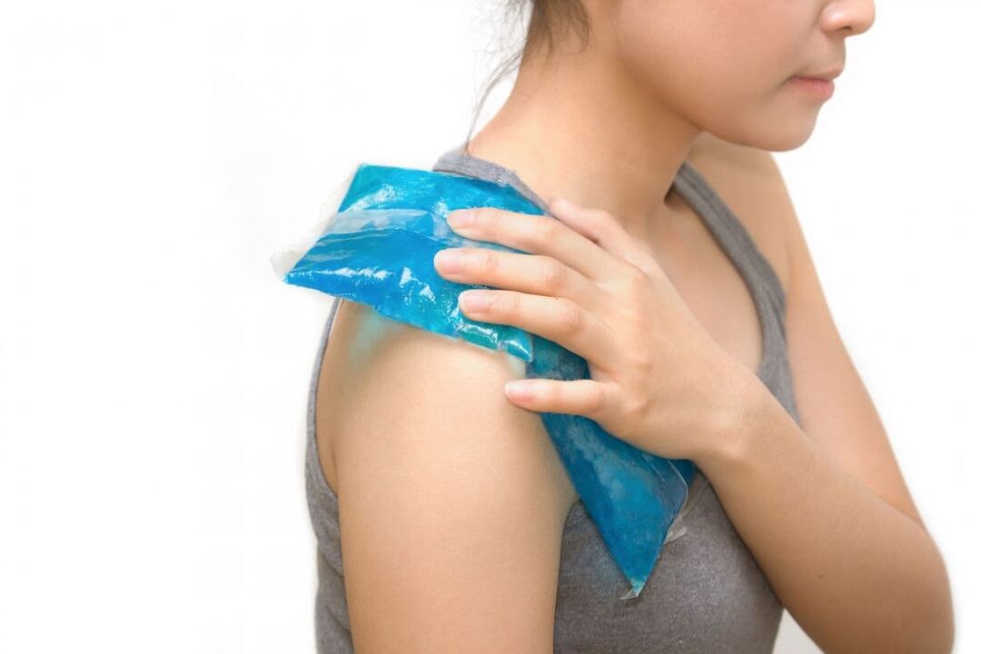 Kompression für Schulter mit Arthrose, um Schmerzen zu beseitigen. 